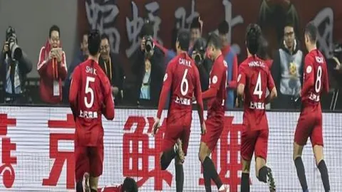 穆里尼奥透露费内巴切有意签下努涅斯，转会费或高达3000万欧